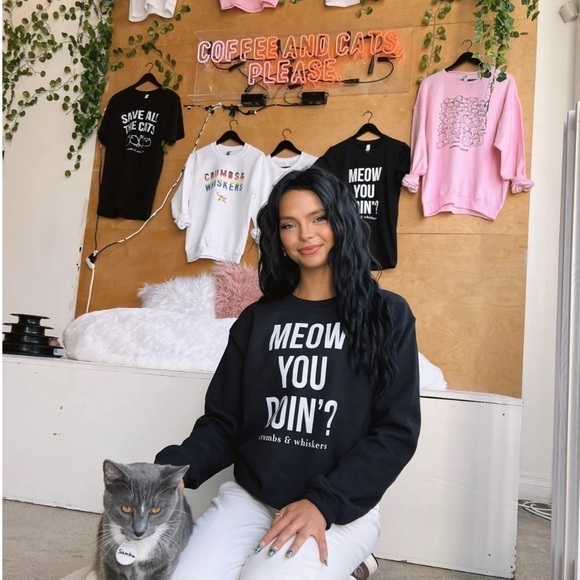 MEOW you doin? Crumbs & Whiskers Cat Cafe Black Pullover Sweatshirt Large NWOT - Picture 4 of 7